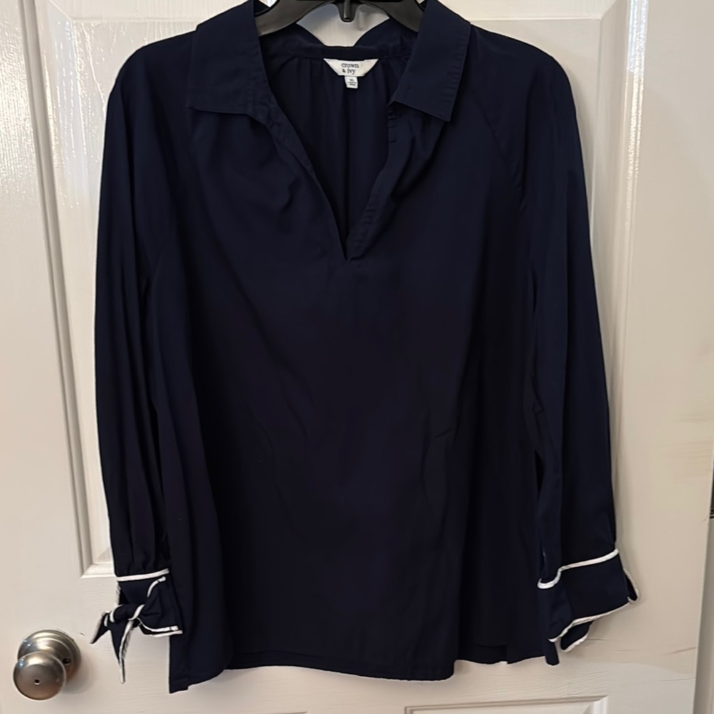 Crown & Ivy Women's Navy Top with White Trim